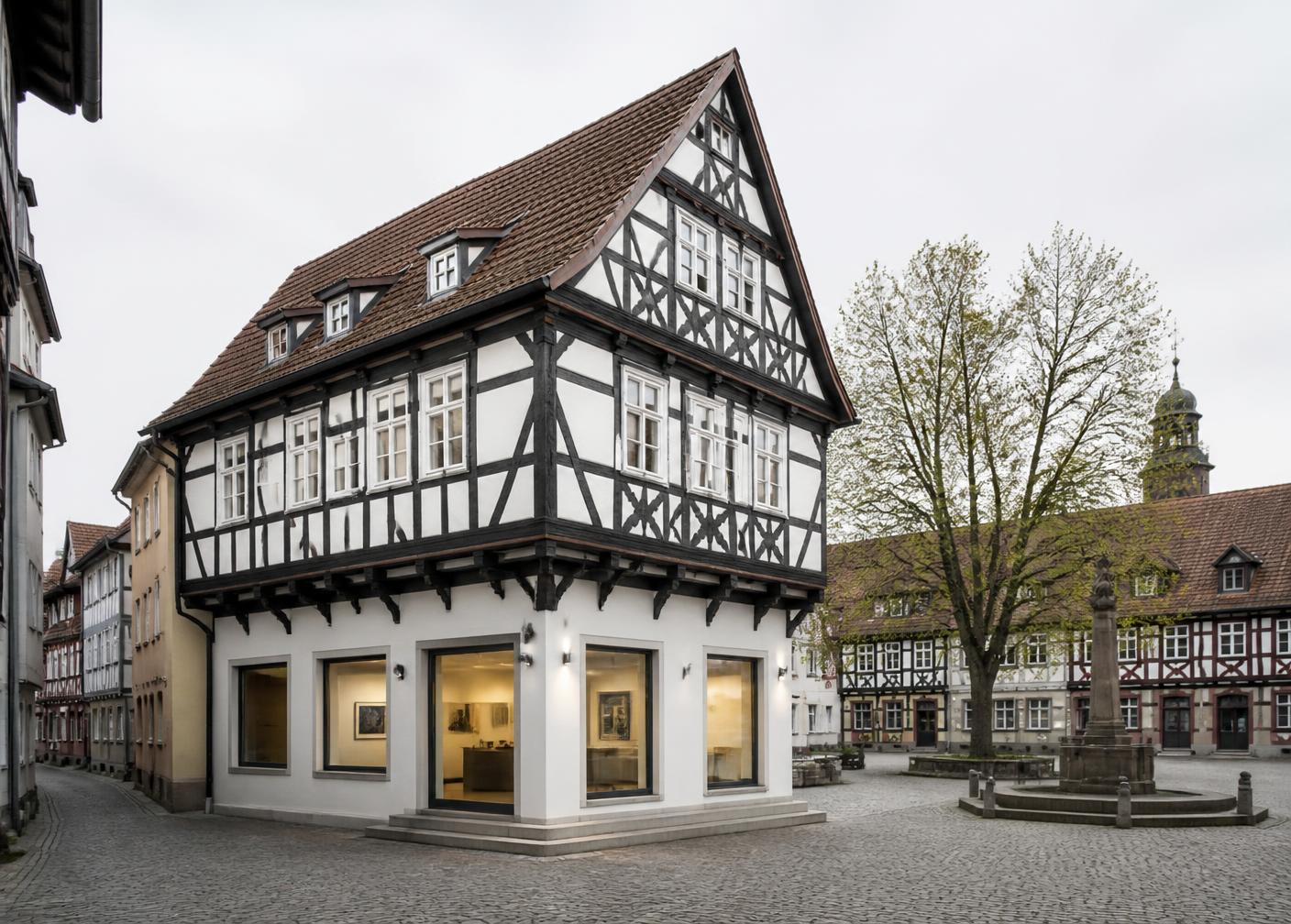 Fachwerkgebäude am Marktplatz, in dem die Demo-Praxis liegt
